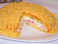 Салат слоеный с крабовыми палочками