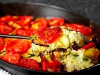 Рисовая запеканка с кабачками и помидорами