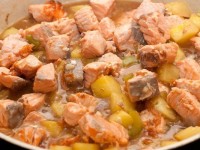 Лосось жаренный с ананасами