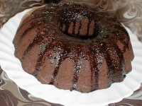 Шоколадный кекс с ягодами на вине