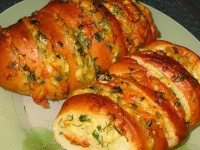 Батон в духовке с зеленью, сыром и чесноком
