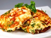 Мясо запеченное в фольге с грибами и помидорами