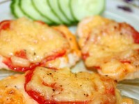 Курица с сыром и помидорами, запеченная в духовке – нереально вкусно!