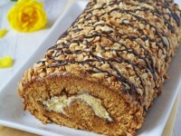 Медовый рулет с орехами
