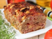 Мясной хлебец с помидорами и сыром – и горячее блюдо, и закуска одновременно!