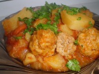 Жаркое по-домашнему с картошкой и тефтелями – съедается мгновенно!