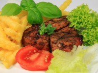 Антрекот из говядины с яблоками – вкусное мясное блюдо быстрого приготовления