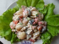 Оригинальный салат с макаронами и крабовыми палочками