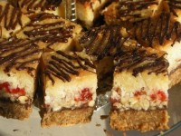 Домашние пирожные быстрого приготовления. Пирожные с орехами и вишней