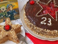 Торт к 23 февраля – удивляем своих мужчин! Торт со сметанным кремом и вишнями