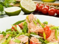 Салат с жареной рыбой и стручковой фасолью – оригинальное постное блюдо