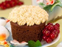 Шоколадный кекс с вареньем – лакомство для настоящих сладкоежек!