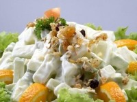 Салат с мясом и фруктами – особенное праздничное блюдо