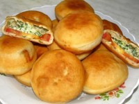 Пирожки с брынзой и помидорами