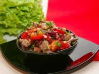 Салат с овощами, мясом и зеленью «Тбилиси» — блюдо грузинской кухни