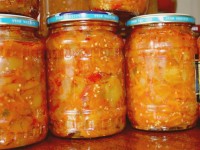 Заготовки на зиму: салат с кабачками, баклажанами и сладким перцем