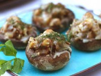 Фаршированные шампиньоны с баклажановой начинкой
