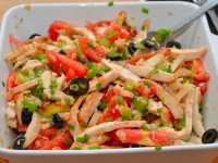 Салат из курицы с сельдереем, орехами и маслинами – новый вкус любимого салата!