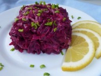 Салат с пекинской капустой, свеклой и яйцами
