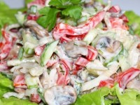 Салат с шампиньонами и овощами
