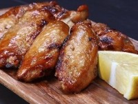 Куриные крылышки в духовке под лимонным соусом