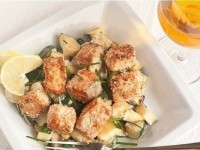 Жареная рыба в кунжуте с цуккини