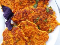 Оладьи из моркови и томатов – полезное блюдо. Морковные оладьи