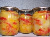 Заготовки на зиму – салат из сладкого перца с яблоками