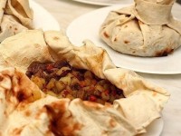 Мясо в лаваше с овощами