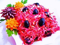 Старорусский салат из белокочанной капусты, моркови, яблок свеклы Душечка