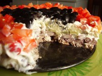 Слоеный салат с мясом Яркая мозаика