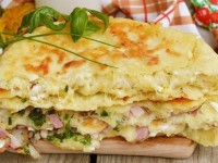 Сырные лепешки с начинкой из мяса и зелени