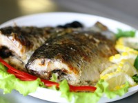 Старорусская кухня – вареный карп в красном вине с пряностями
