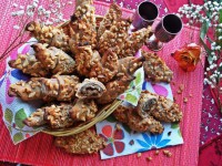 Постная выпечка – рогалики с финиками, арахисом и бананами