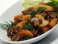 Старорусская кухня – молодая картошка с грибами