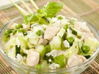 Салат с курицей и рисом – отлично подойдет к праздничному столу