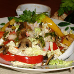 Фруктово-овощной салат со свежими шампиньонами.